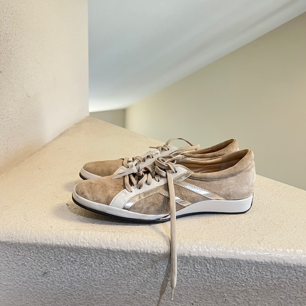 Amalfi Rangoni Suede Leather Italian Lace Up Sneaker women size‎ 9.5